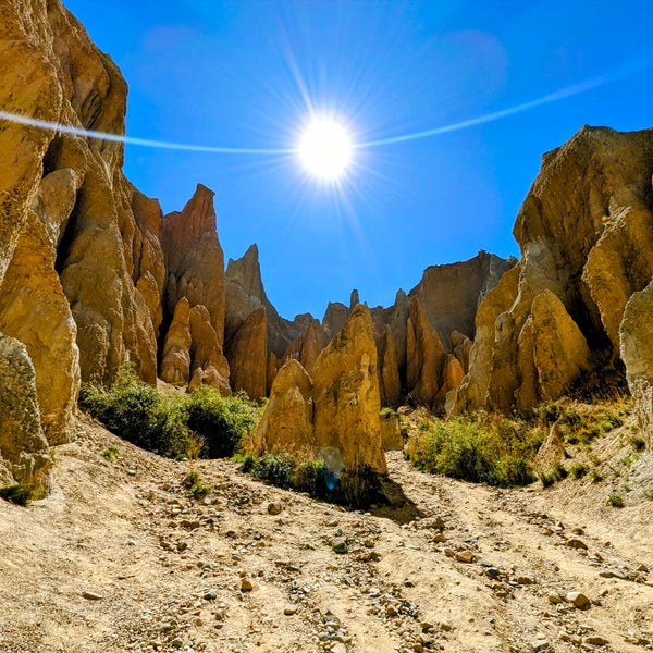 Clay cliff spires under the sun, Omarama